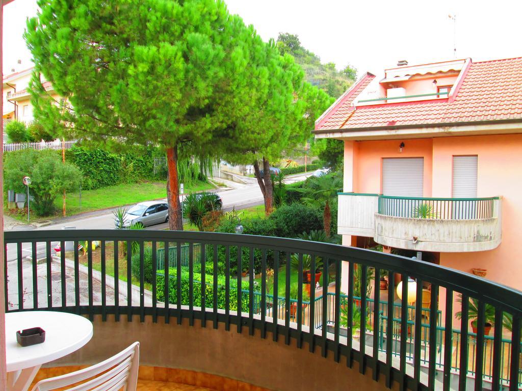 B&B Le Begonie Асколи Пичено Екстериор снимка