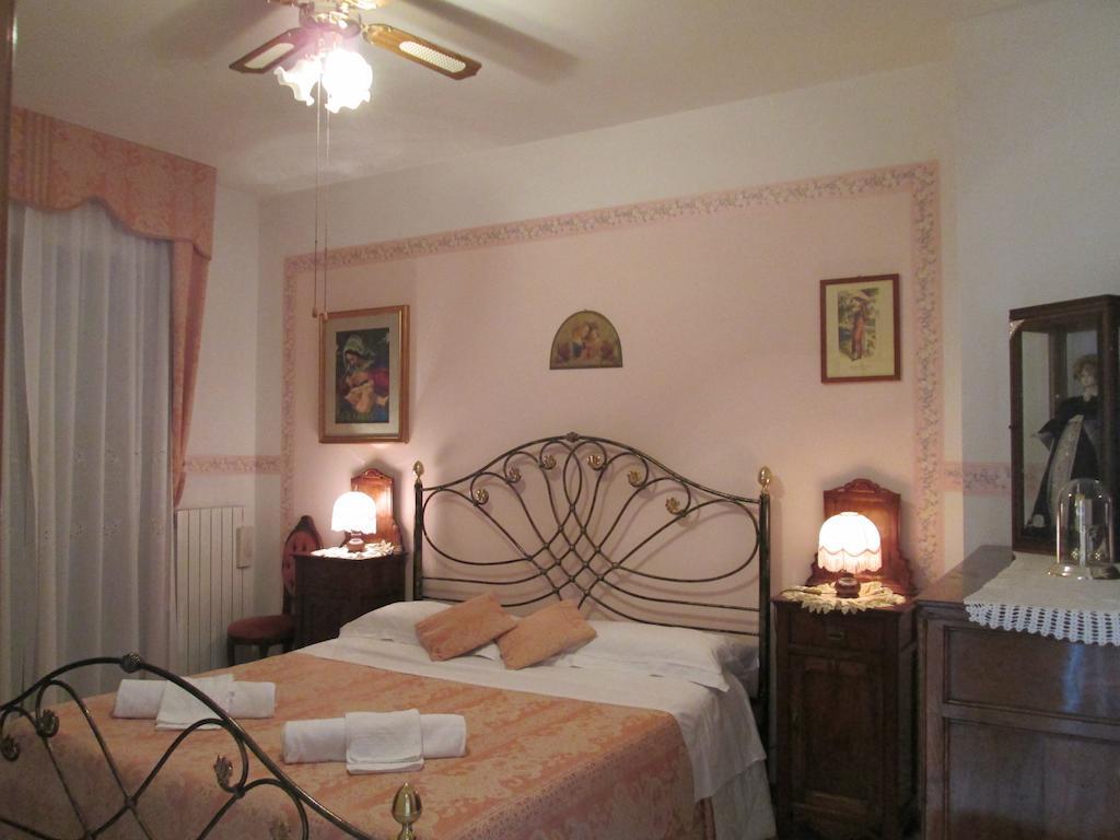 B&B Le Begonie Асколи Пичено Стая снимка