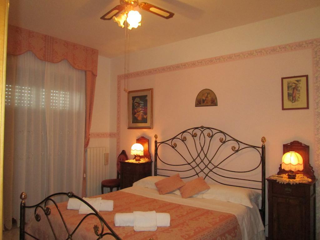 B&B Le Begonie Асколи Пичено Стая снимка