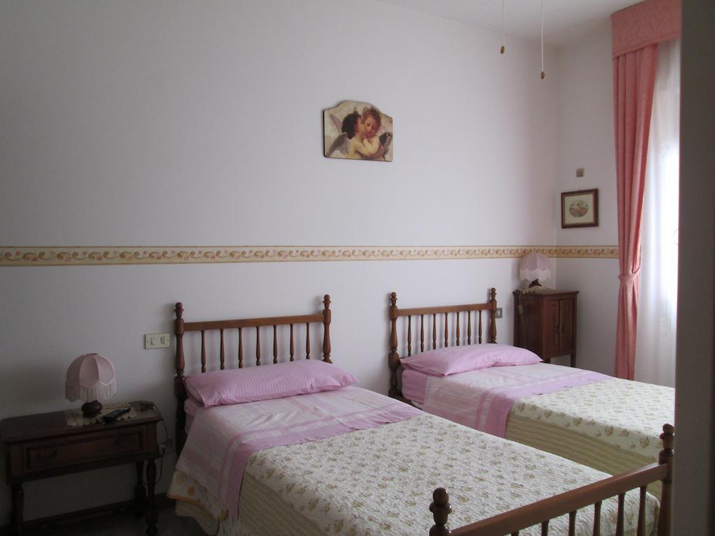 B&B Le Begonie Асколи Пичено Стая снимка