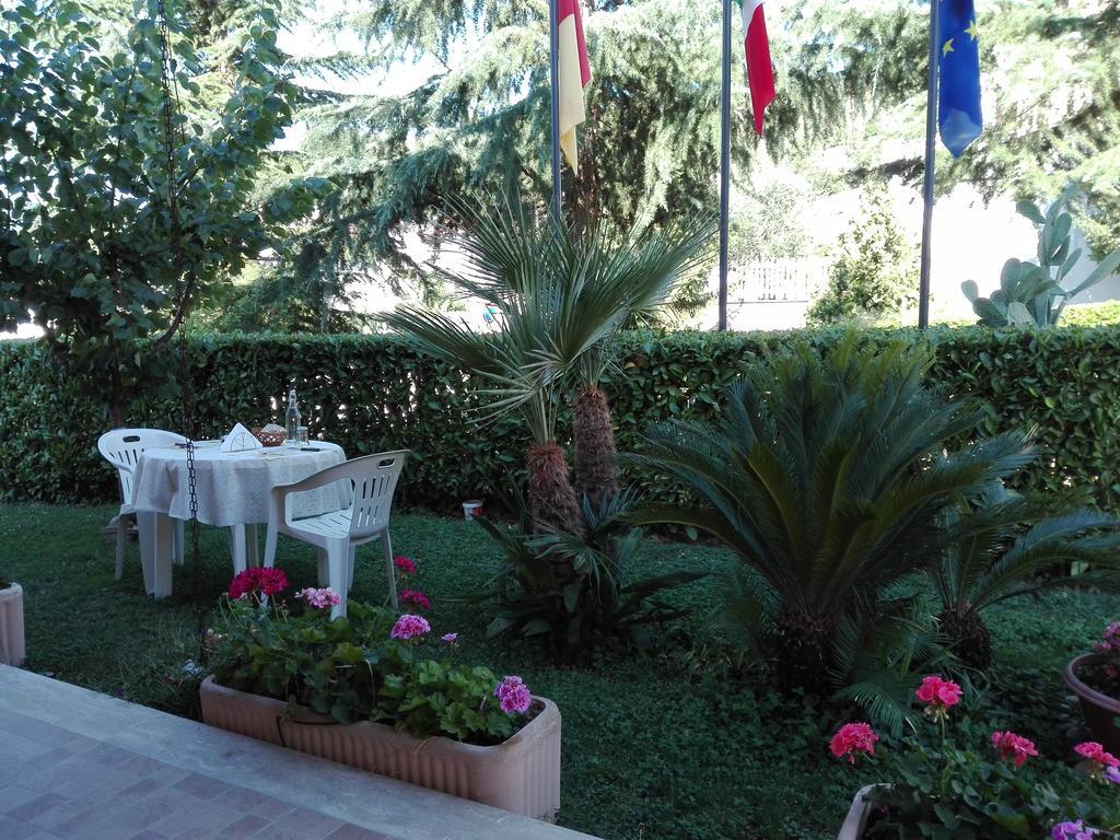B&B Le Begonie Асколи Пичено Екстериор снимка